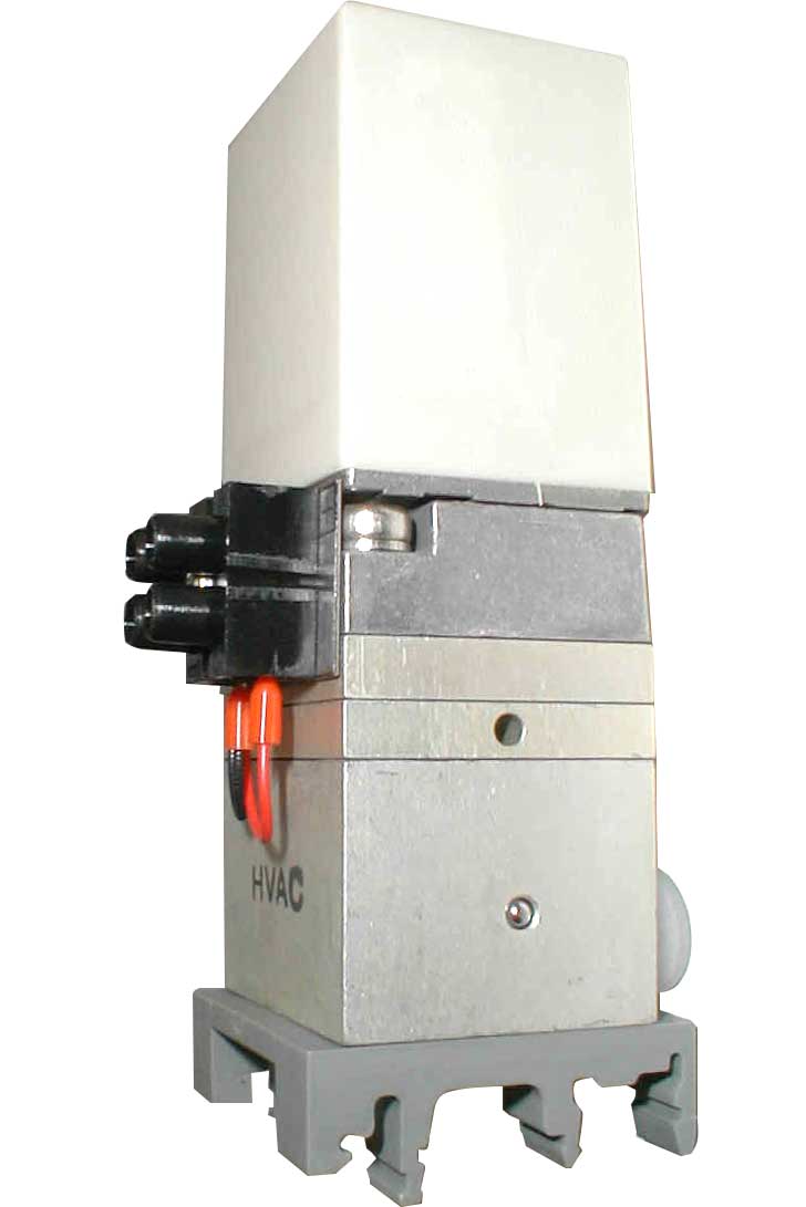 Type 22/0716 HVAC current to pneumatic converter with DIN rail mounting